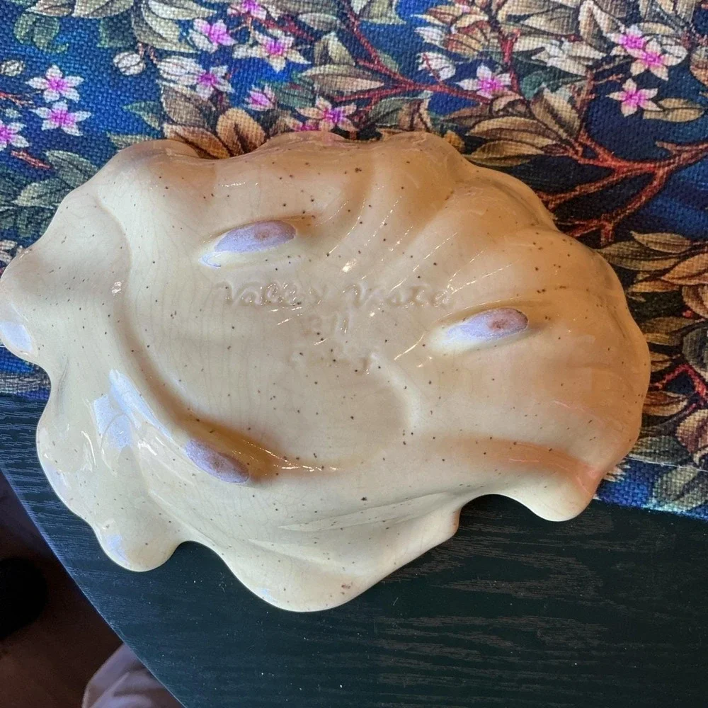Valley‎ Vista California Pottery Yellow 8.25